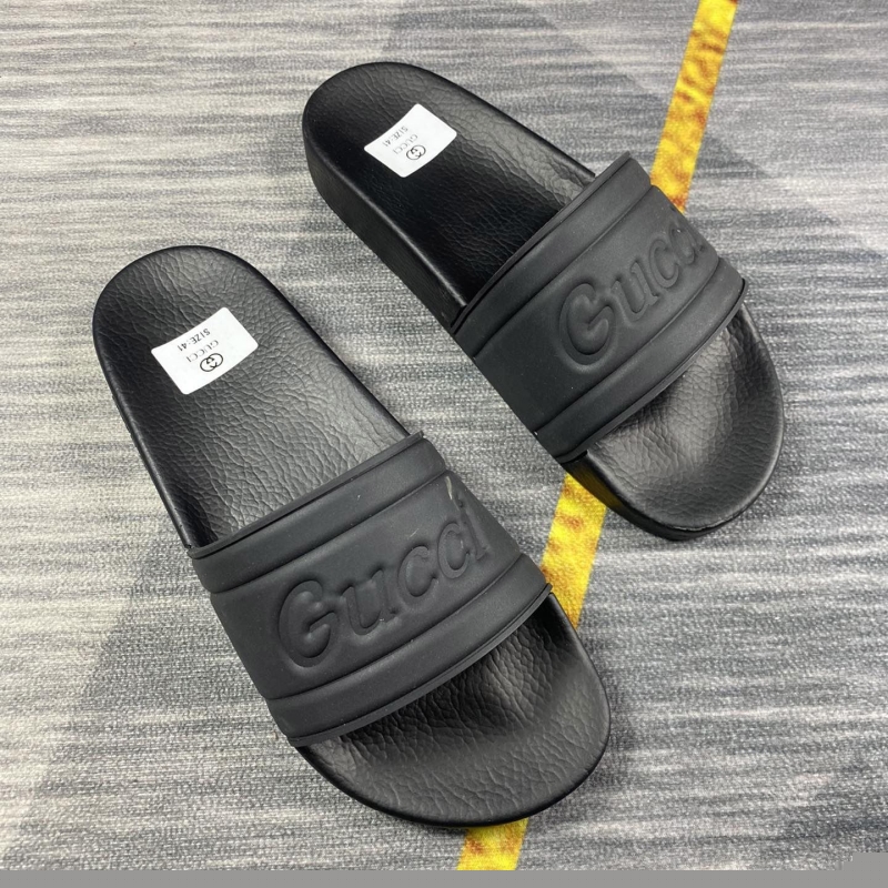 G*u*i slippers